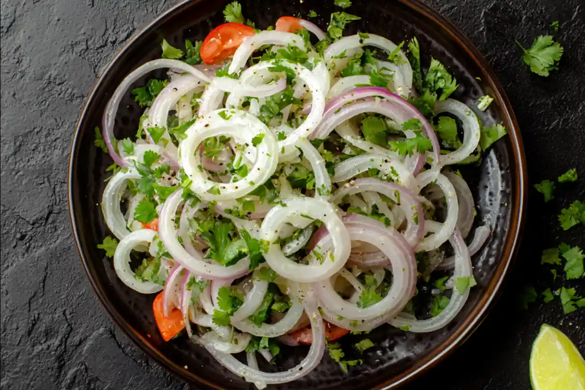 A fresh cebolla ensalada recipe ready to enjoy.A fresh cebolla ensalada recipe ready to enjoy.